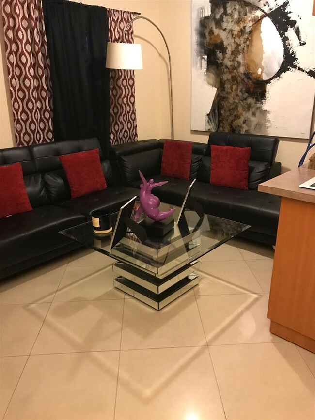 Building Photo - 210 SE 9th St