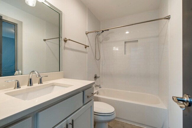 Building Photo - 336 Vivelle Ave