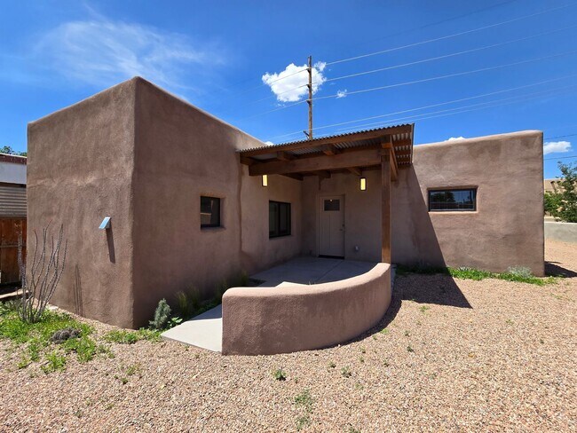 Building Photo - 1708 Paseo De Peralta