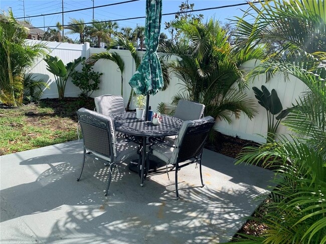 Building Photo - 1367 S Michigan Ave