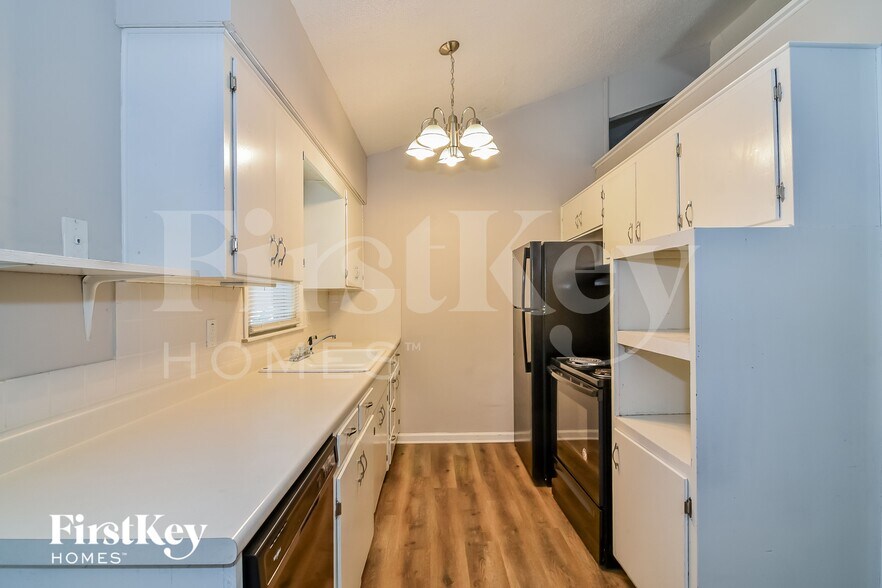 Building Photo - 307 NE Arlington Cir