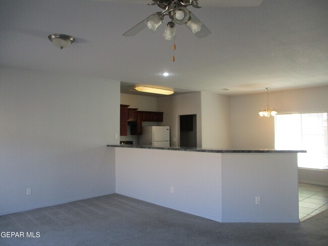 Building Photo - 612 Natasha Pl