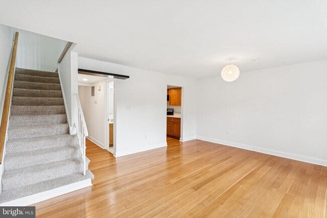 Building Photo - 14844 Cherrydale Dr