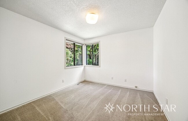 Building Photo - Charming One-Level Home on a Quiet Cul-de-...