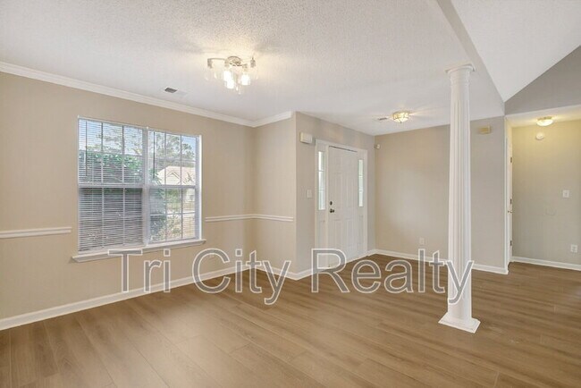 Building Photo - 110 York Ln