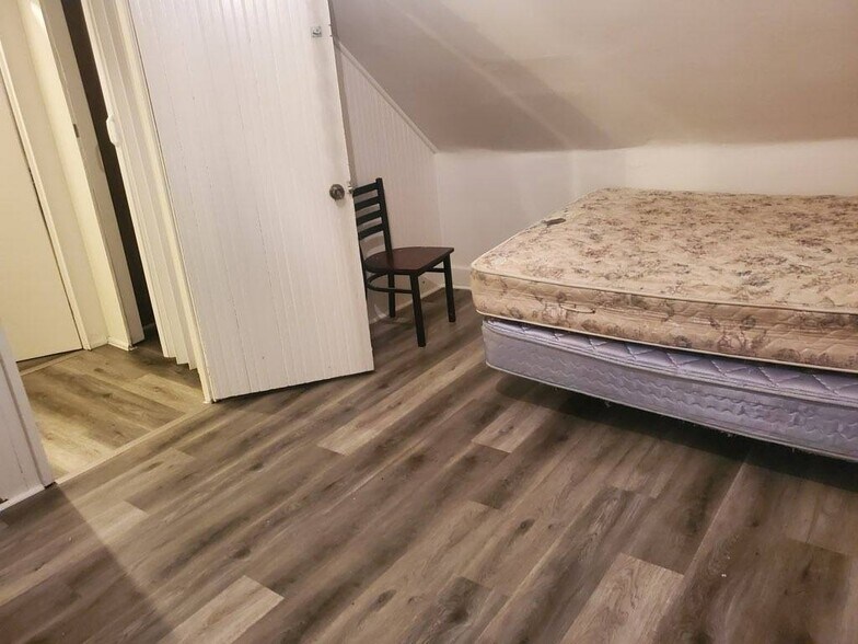 Building Photo - 2368 Chickasaw St