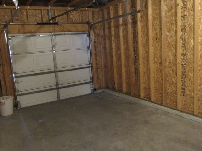 Building Photo - Charming 2 Story Doll House W/Unfinished Basement