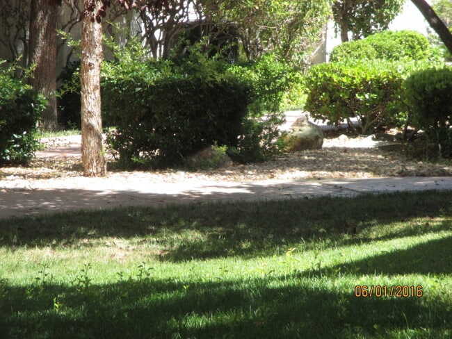 Building Photo - 8452 Boseck Dr