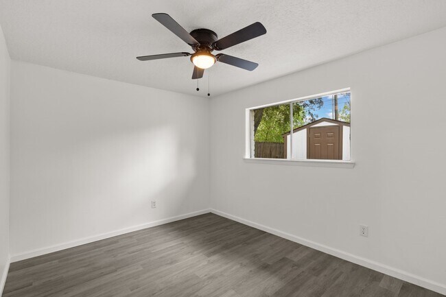 Building Photo - 16822 David Glen Dr