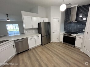 Building Photo - 2842 Southampton Dr