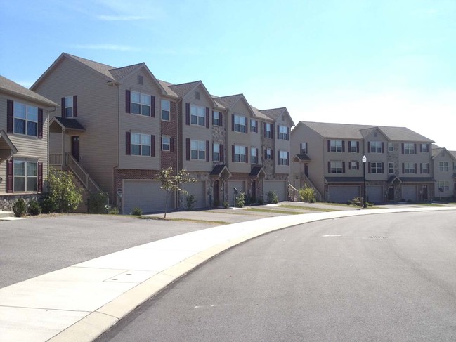 Building Photo - High Pointe Townhomes