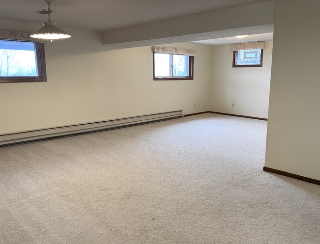 Building Photo - 2607 W 12th Street - Available May 8th - Short Term Rental Through October