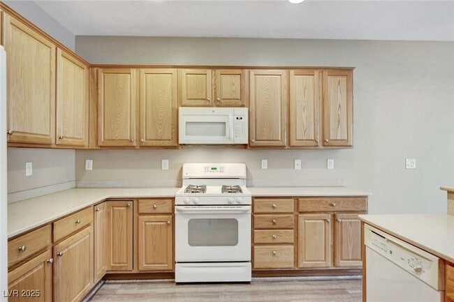 Building Photo - 2320 Meteor Shower St