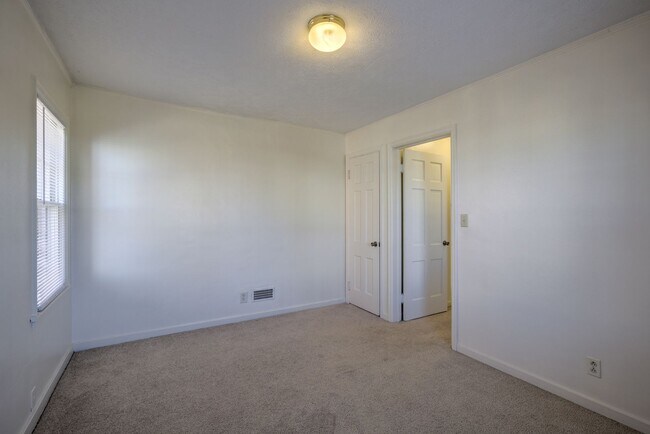 Building Photo - 5508 Corby St