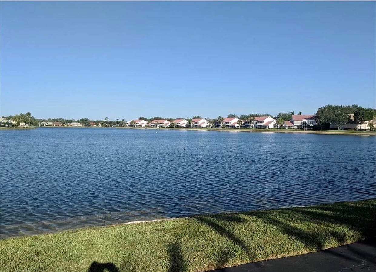 Berkshire Lake (Windsor Place view) - 582 Windsor Sq