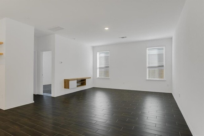 Building Photo - 661 Pickrell Lp