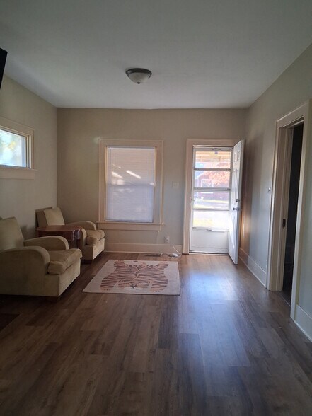 Building Photo - 148 S Edwards Ave