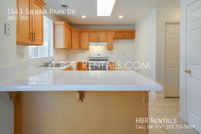 Building Photo - 1443 Sienna Park Dr