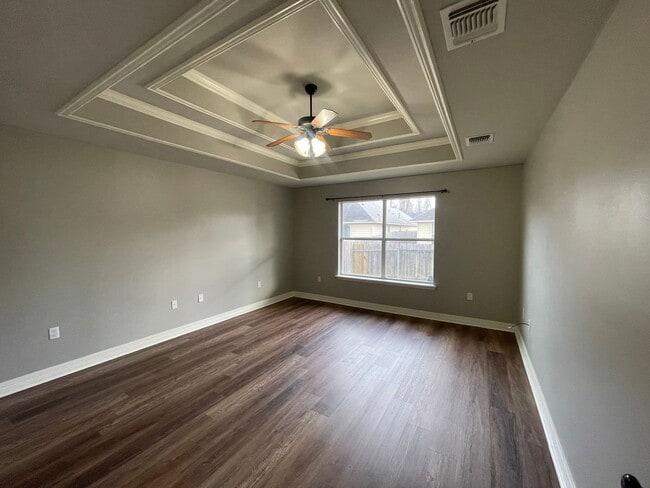 Building Photo - Riverbrooke Subdivision Beauty! Move in Ready!