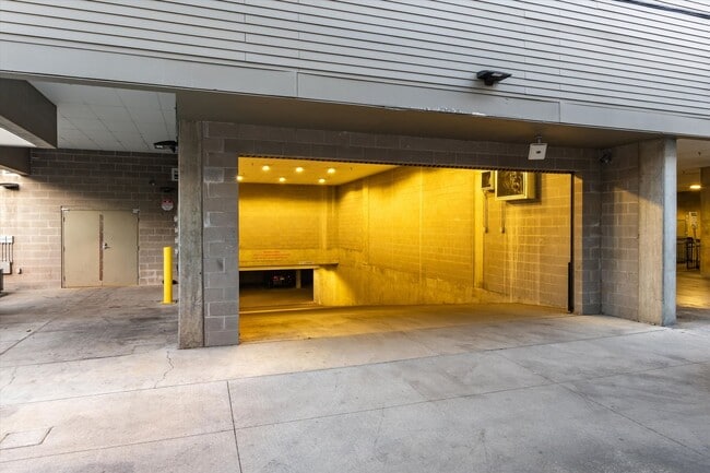 Building Photo - Beautiful West Wash Park home available NOW!