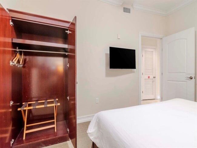 Building Photo - 13941 Clubhouse Dr