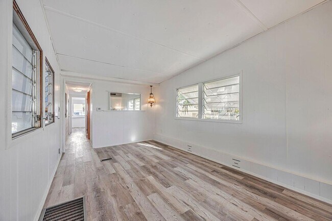 Building Photo - 14556 Glenview Dr