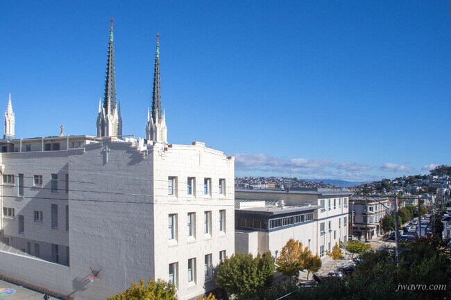 Building Photo - 323 29th St