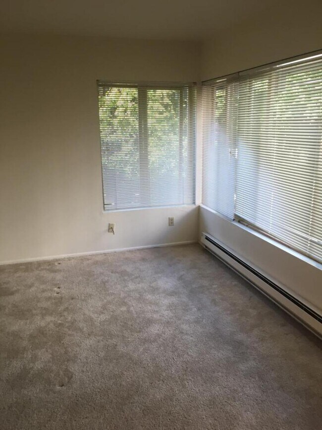Building Photo - Camelot - 1 bedroom