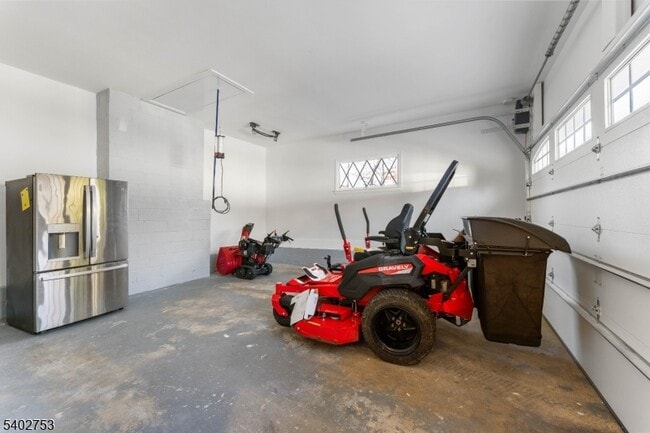 Building Photo - 850 Valley Rd