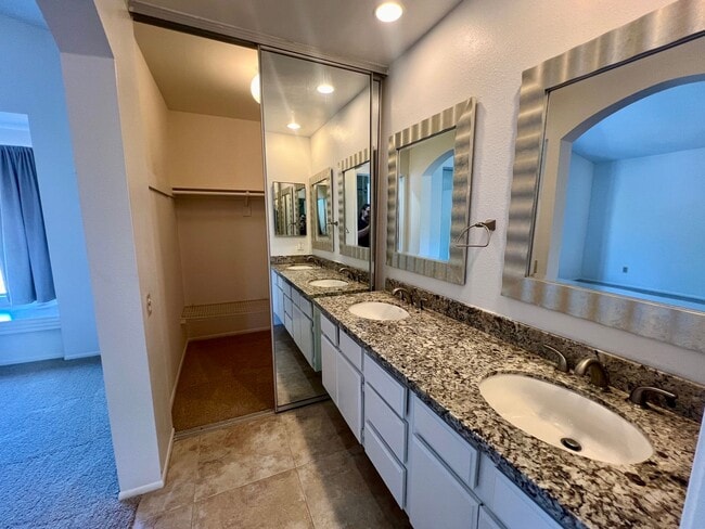 Building Photo - Spacious 4BD/2.5Bth Home in Rancho Penasqu...