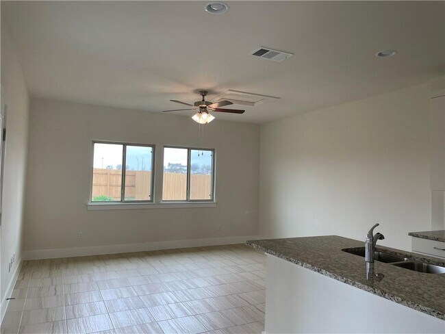 Building Photo - 526 White Steppe Way