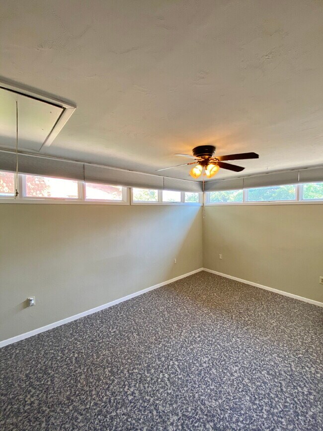 Building Photo - Stunning 4-Bedroom Home with Spacious Bedrooms Available for Summer 2026 Pre-Lease