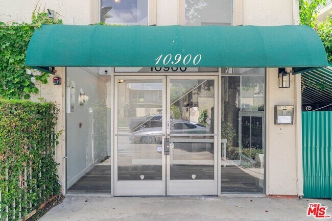 Building Photo - 10900 Blix St