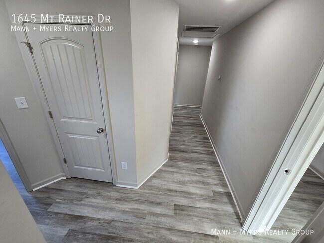 Building Photo - 1645 Mount Rainer Dr