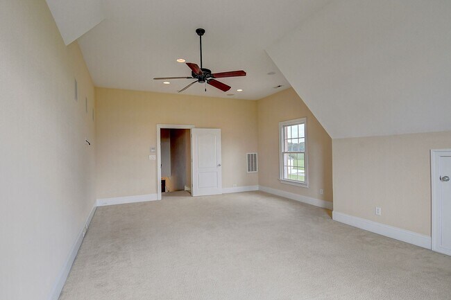 Building Photo - BEAUTIFUL HOME FOR RENT SOUTH CHESAPEAKE!