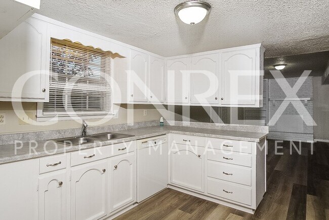 Building Photo - Charming 3 Bedroom Home in Huntsville with...