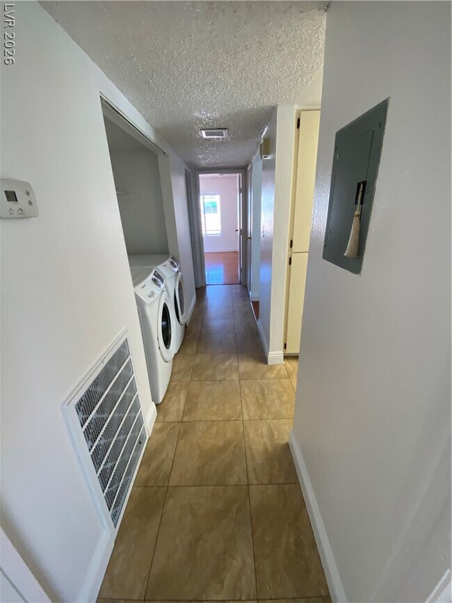 Building Photo - 4351 Gannet Cir