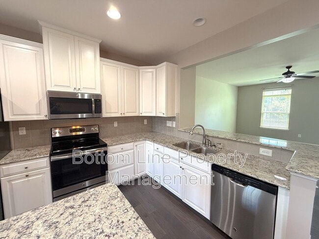Building Photo - 4020 Zilker Park Dr