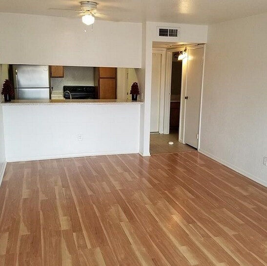 Building Photo - 3015 Walnut Bend Ln