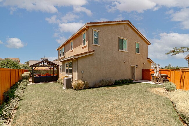 Building Photo - 582 Pasture Ave