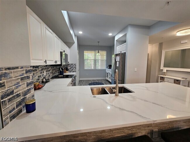 Building Photo - 10700 Ravenna Way