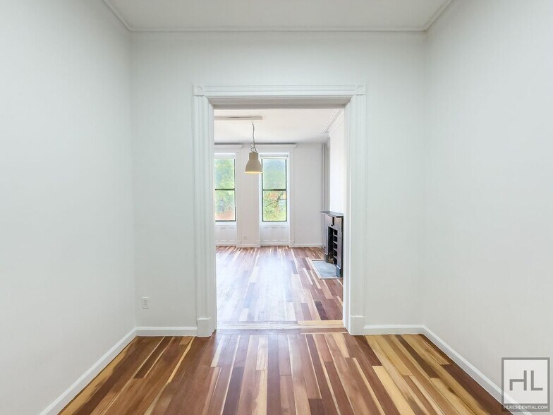 Building Photo - Massive Fort Greene 3-Bed 1-Bath / In Unit...