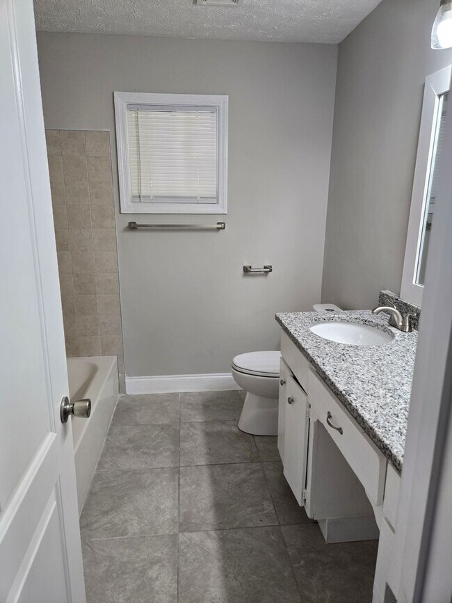 Building Photo - FOR RENT in Central Columbus! Available Now!