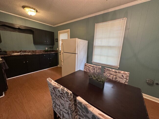 Building Photo - 100 Robbins Ave