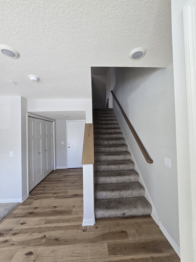 Building Photo - 8652 Kenyon Ct NE