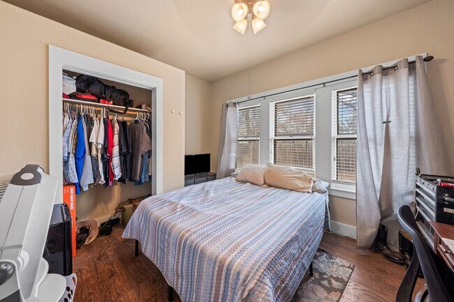 Building Photo - 312 Lytle St