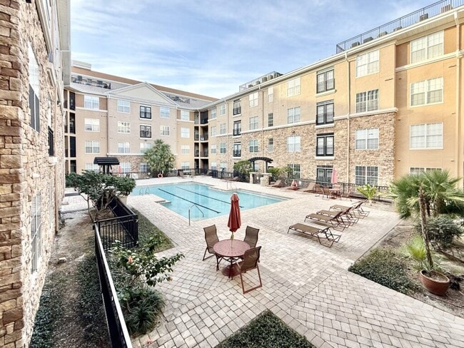 Building Photo - 4221 W Spruce St