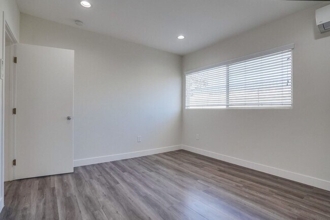 Building Photo - 715 N Marlborough Ave