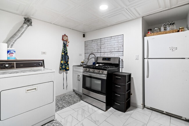 Building Photo - 7625 W Strong St