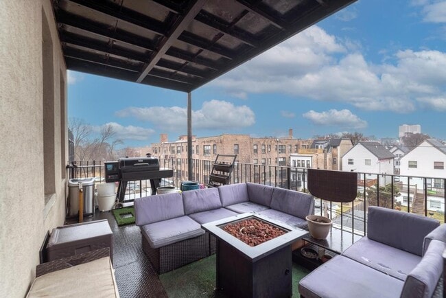 Building Photo - 6501 S Kimbark Ave